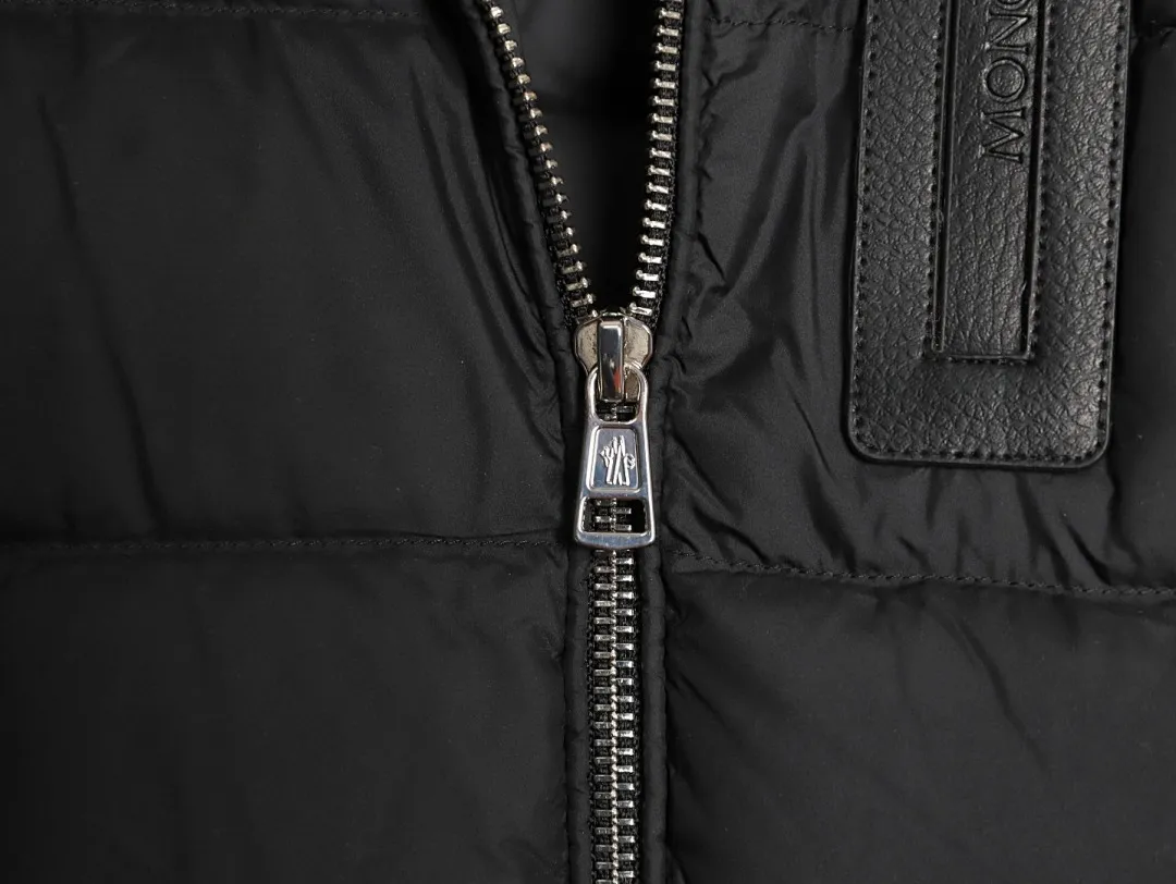 Moncler/蒙口 25Fw新款黑标皮拉链立领羽绒服