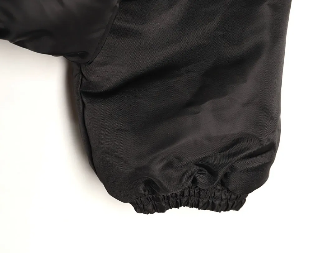 Moncler Vissec 短款立领全黑女款羽绒服