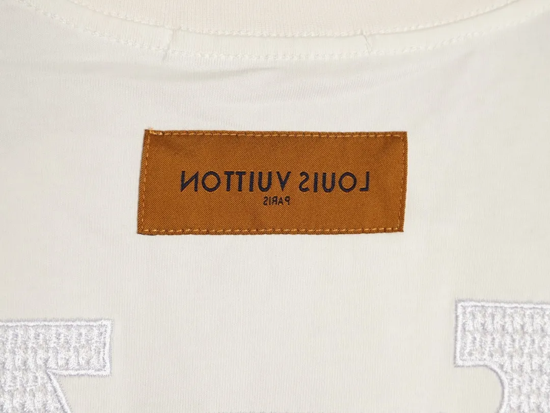 Louis Vuitton路易威登 胸口暗纹老花刺绣短袖