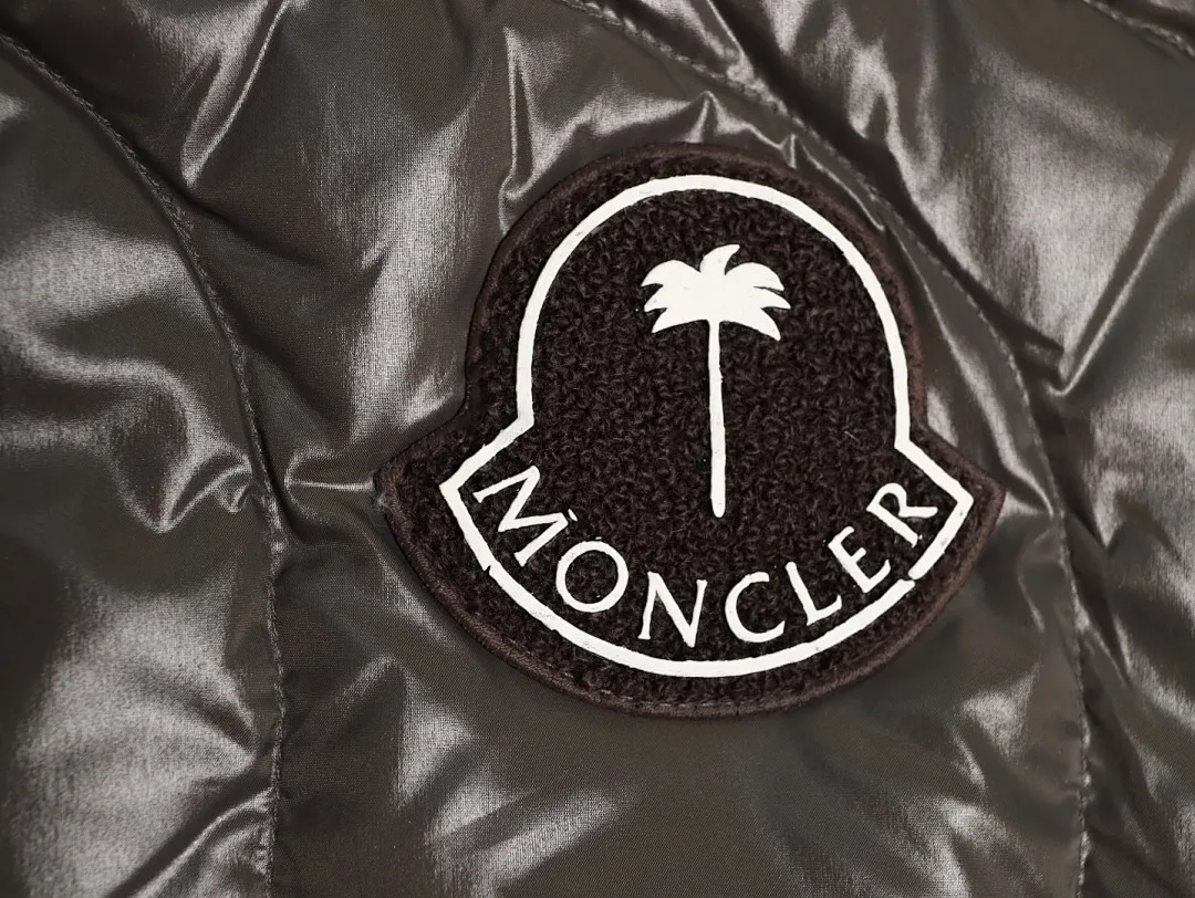 Moncler x Palm angels 联名款 Haunani 系列纯色高领宽松立领羽绒服