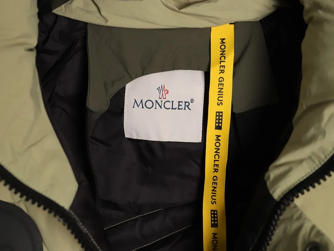 MONCLER GENIUSx菲董 联名款 FW23 拼接防水尼龙缝线连帽短款羽绒服
