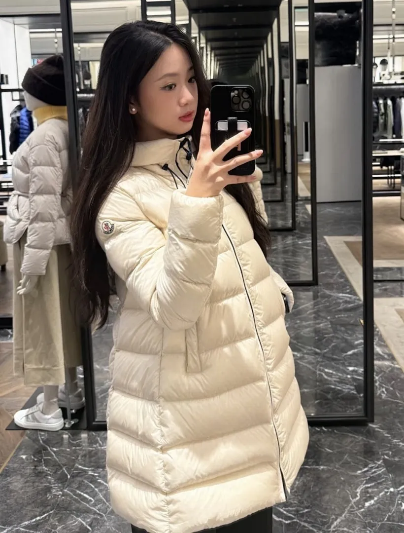 Moncler/蒙口 Baby娃娃款女士中长款连帽羽绒服