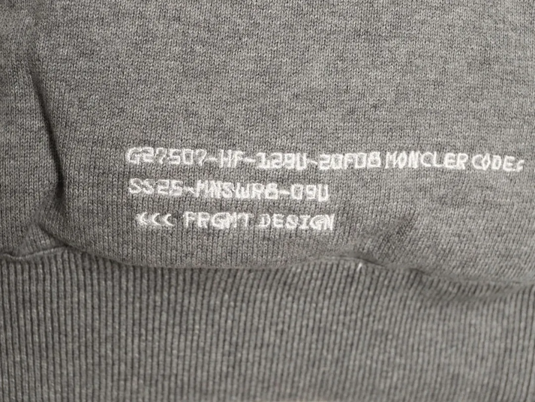 MONCLER蒙口MC 联名款小标刺绣羽绒马甲