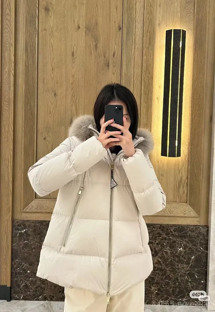 Moncler 蒙口 FW25 Laichefur纯色连帽短款羽绒服夹克外套