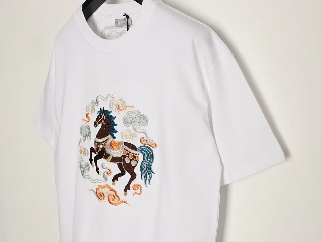 DIOR 迪奥 2026新款 马年限定 万针刺绣马匹字母logo 男女同款 短袖t恤