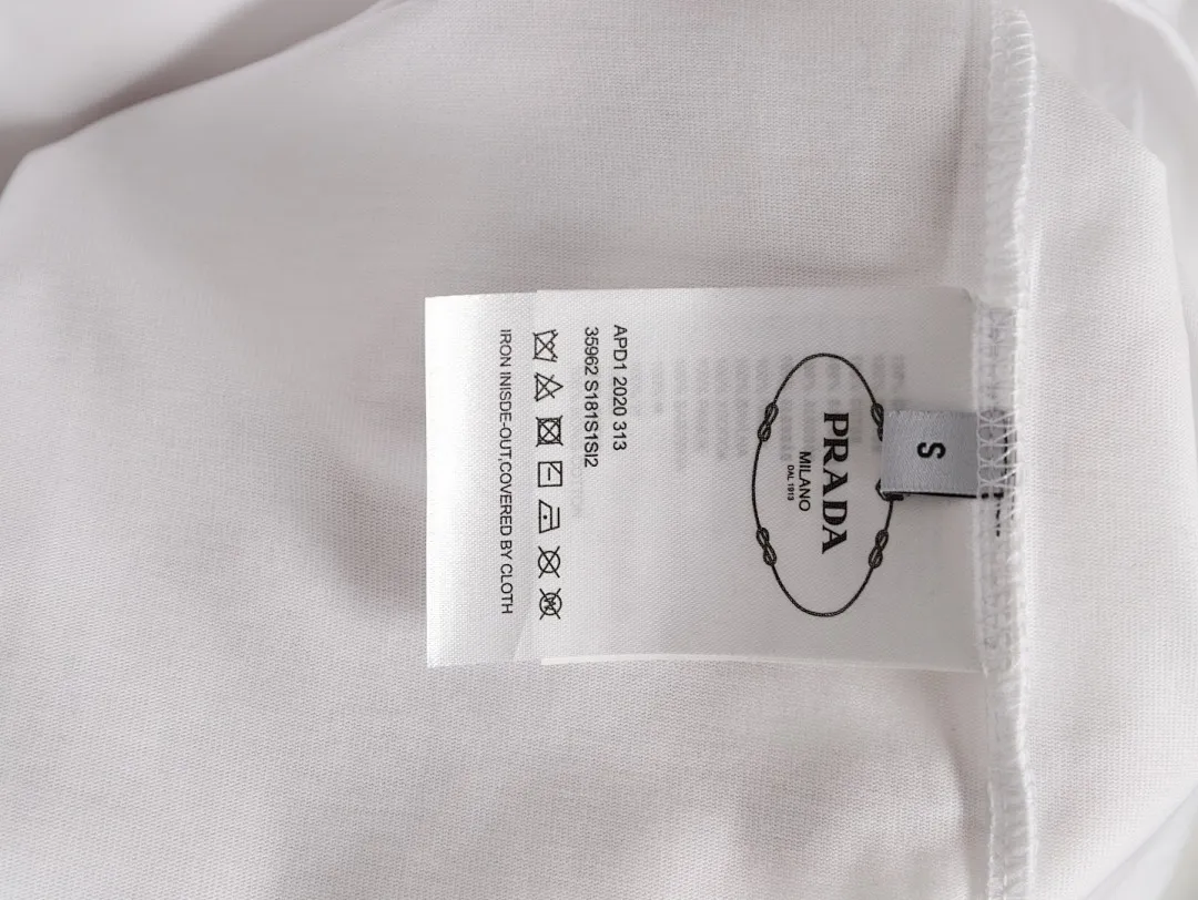 Prada/普拉达 26ss 镂空字母刺绣短袖