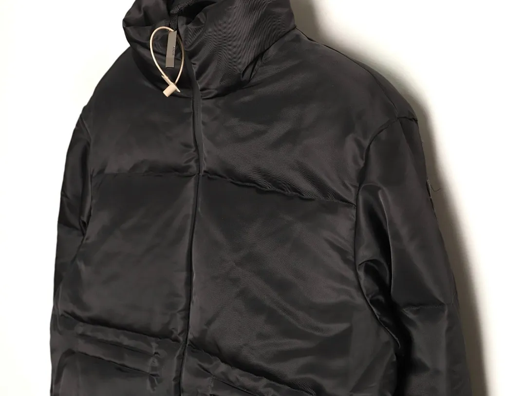 Moncler Vissec 短款立领全黑女款羽绒服