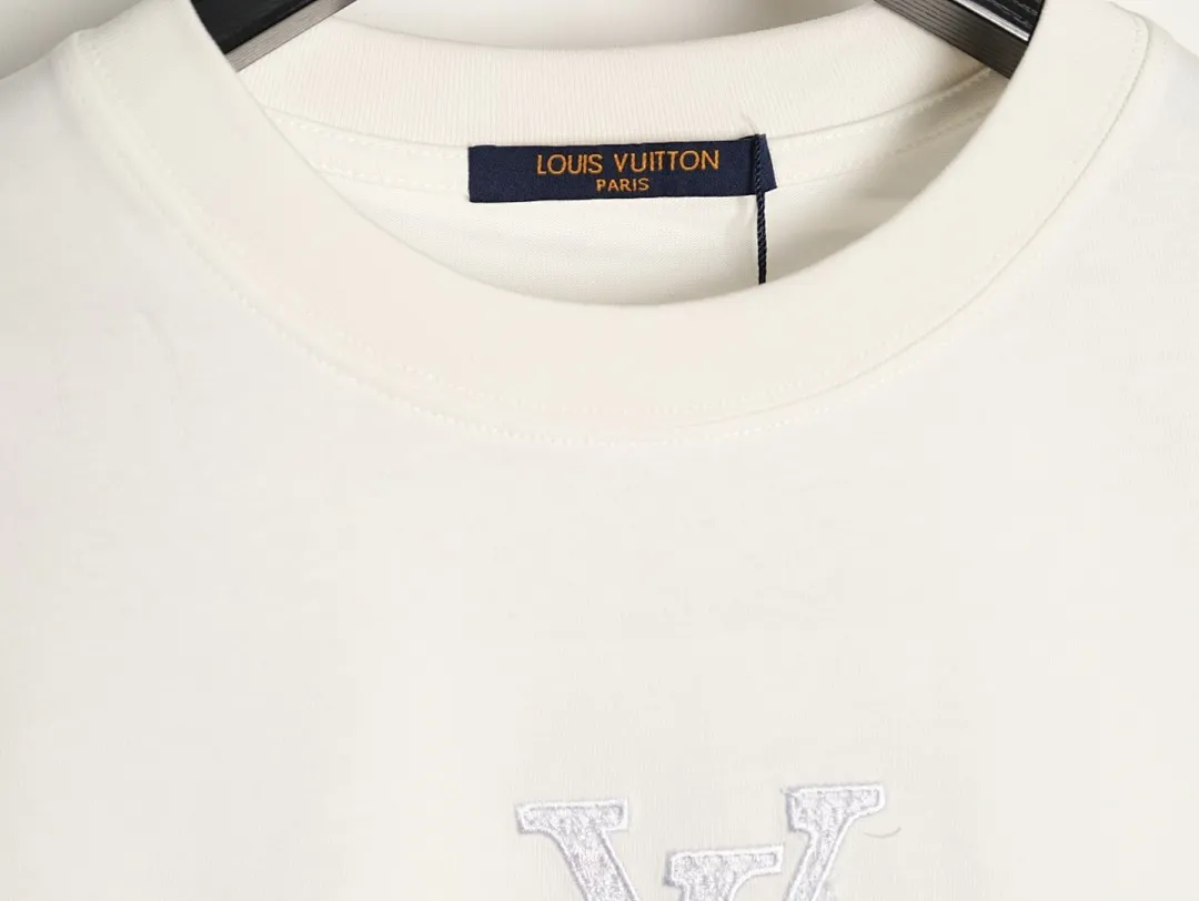 Louis Vuitton路易威登 胸口暗纹老花刺绣短袖