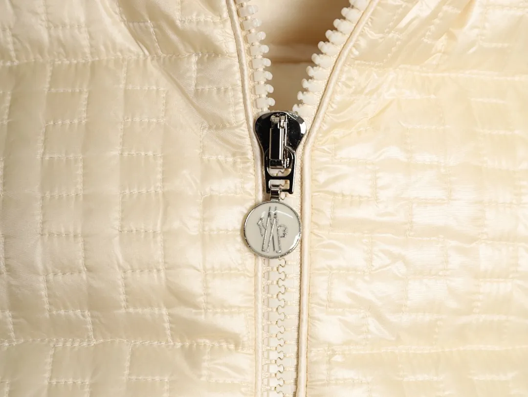 Moncler/蒙口 25Fw 几何绗缝连帽羽绒服