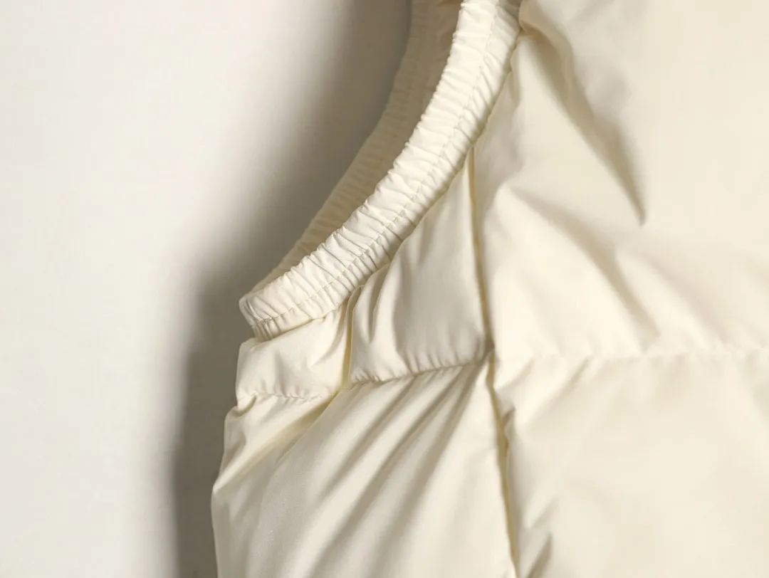 Moncler Alma 蒙口大标羽绒马甲