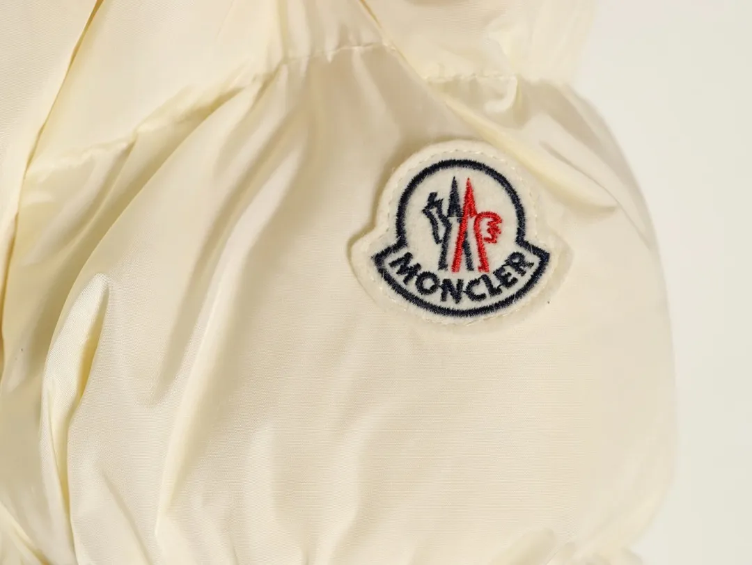 Moncler 蒙口 Avoce 鱼骨束腰女款羽绒服