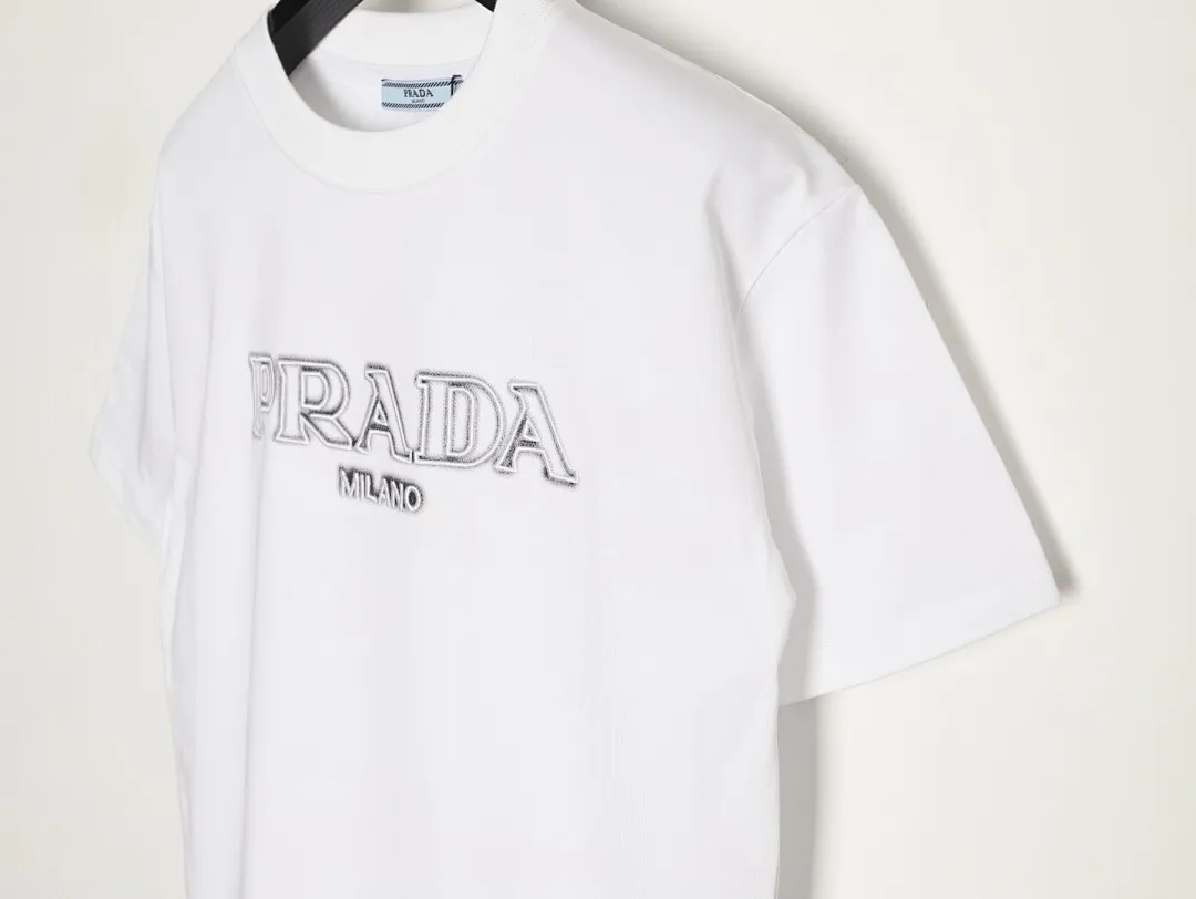 Prada/普拉达 26ss 镂空字母刺绣短袖