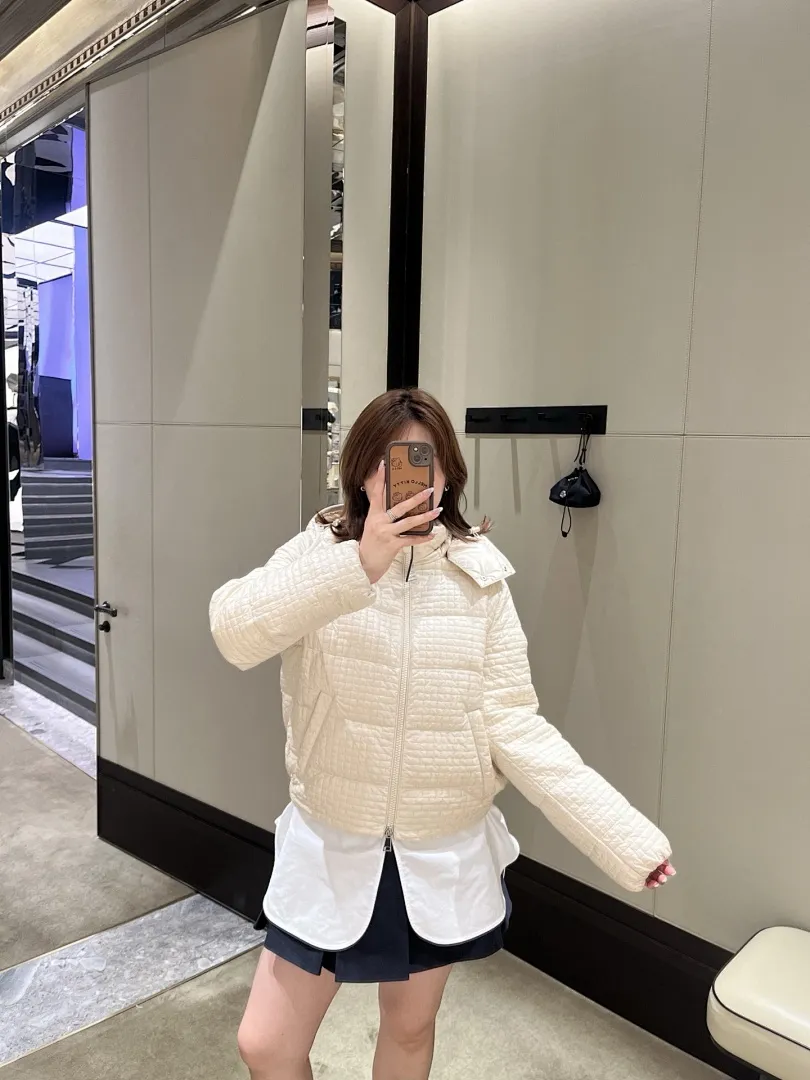 Moncler/蒙口 25Fw 几何绗缝连帽羽绒服