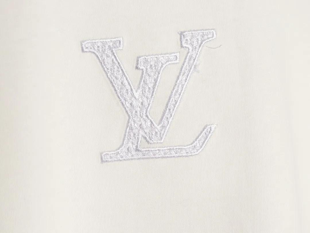 Louis Vuitton路易威登 胸口暗纹老花刺绣短袖