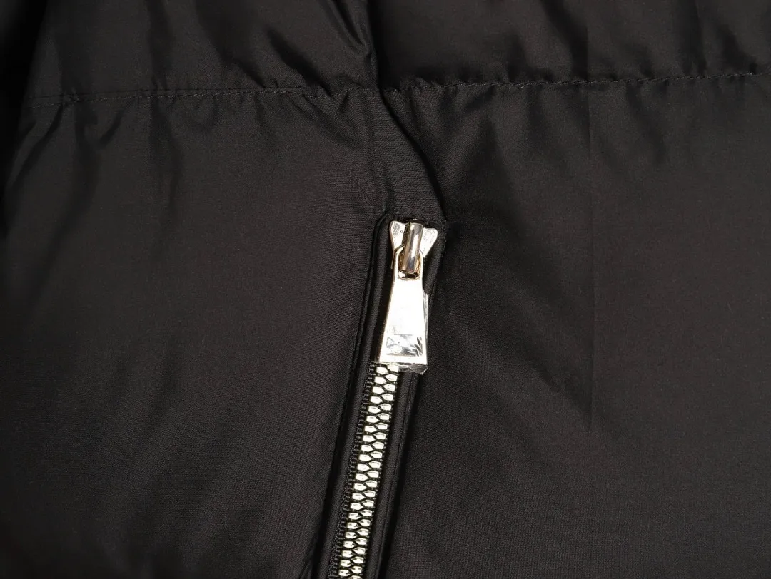 Moncler 蒙口 FW25 Laichefur纯色连帽短款羽绒服夹克外套