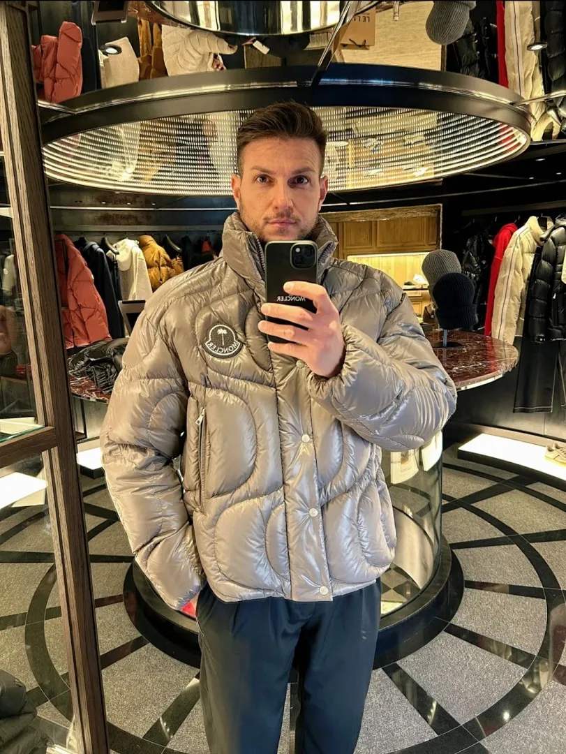 Moncler x Palm angels 联名款 Haunani 系列纯色高领宽松立领羽绒服