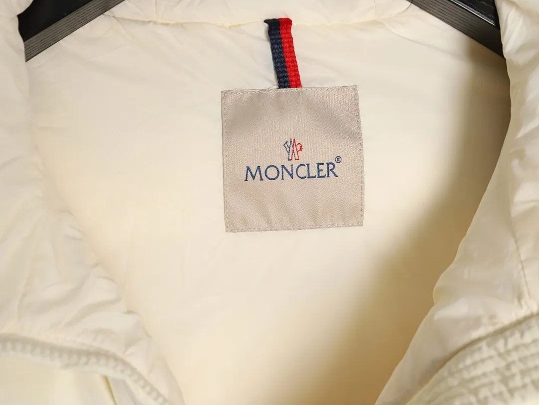 Moncler 蒙口 Avoce 鱼骨束腰女款羽绒服