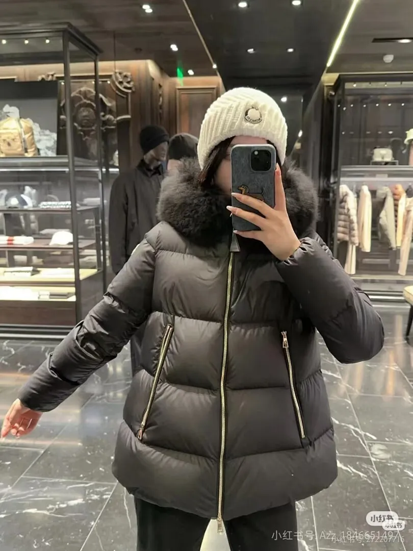 Moncler 蒙口 FW25 Laichefur纯色连帽短款羽绒服夹克外套