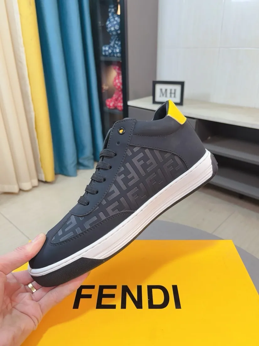 出厂价230🌹🌹【fendi 芬迪】：🔝男鞋高端品牌：高帮系系：官网1：1最新力作：鞋面采用品牌布料配进口牛皮工艺，➕🐑羊皮里制作👍让行走更加便捷舒适，惊世之作，与官方的质量相比美的1：1复刻[色]！打造时尚个性衬托你的与众不同！潮男必备! 🔥码数：38-44。