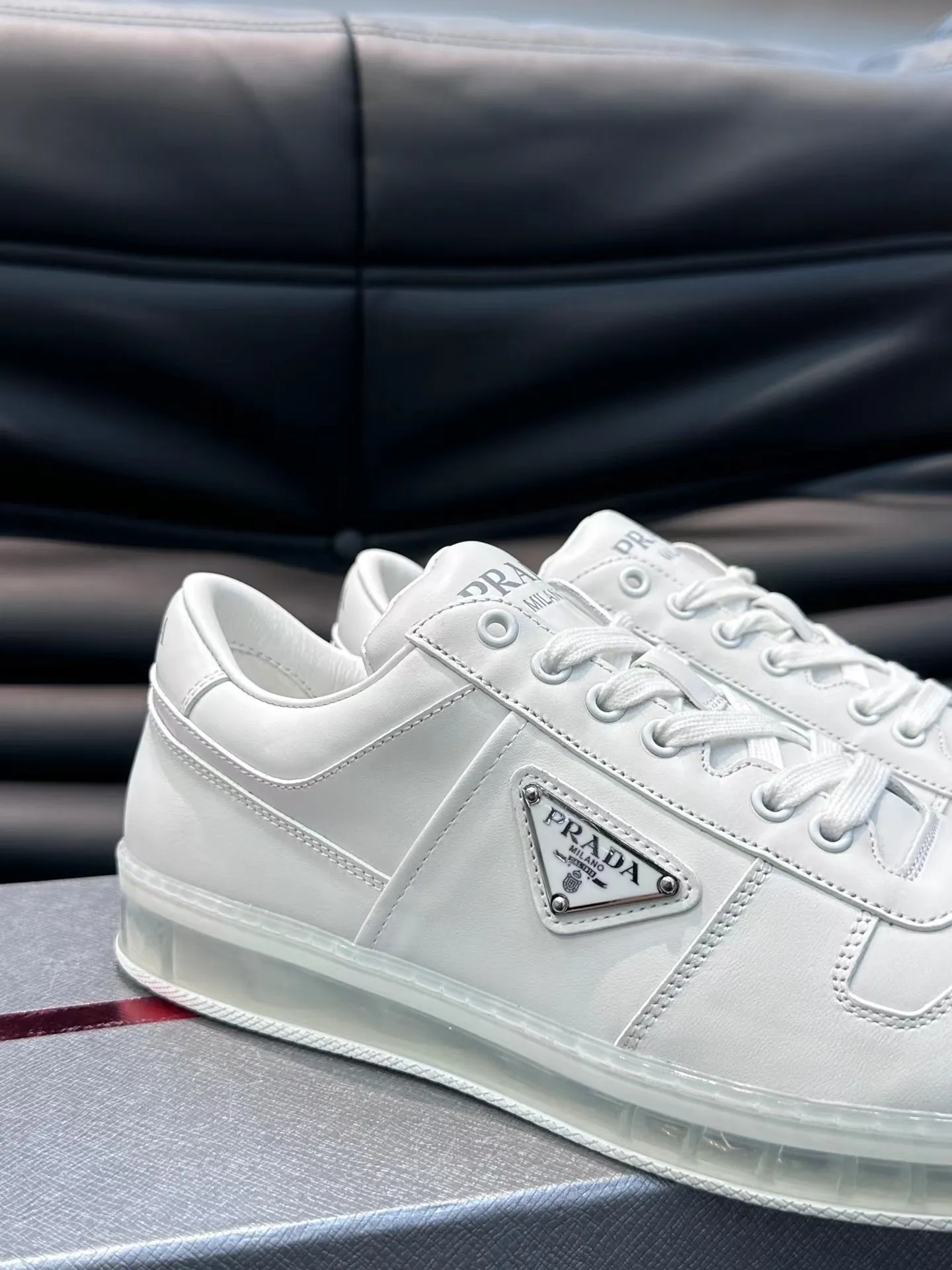 P210 38-45 Prada 普拉达新款男士真皮运动鞋，市面最高版本 、欢迎任意对比🆚！原版皮料质感极佳，超上档次！意大利进口胎羊网内里，可拆式垫！奢华用料、精细做工，极力推荐入手！