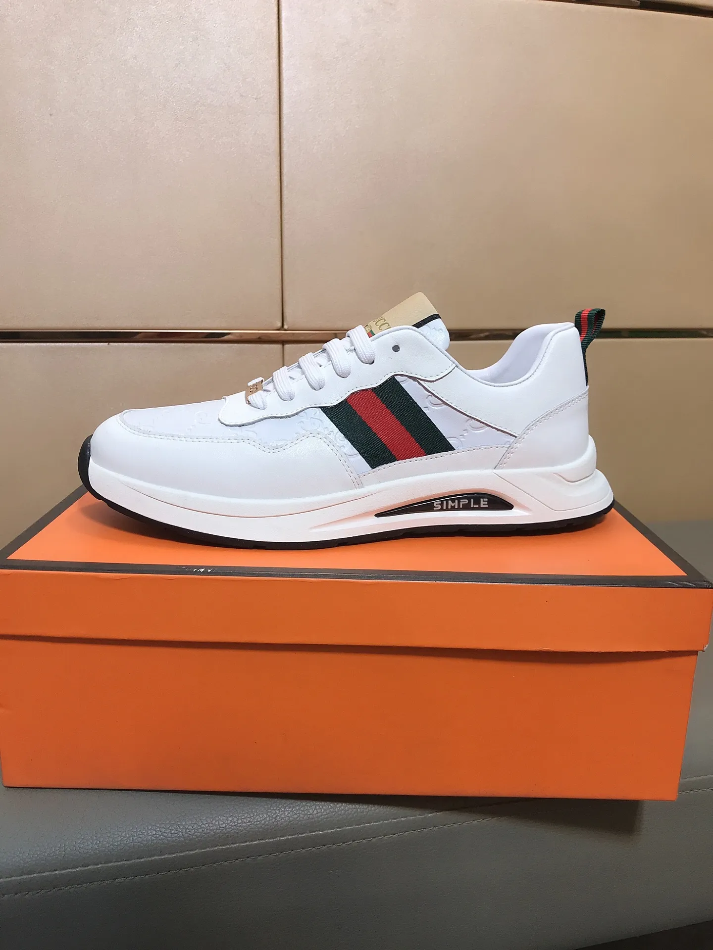 出厂价200 ⌚️⌚️【GUCCI】古奇男鞋休闲鞋绝对火爆🔥潮男的极致搭配单品！超质感魅力挡不住，主推款，鞋面选用优质牛皮压花，羊皮垫脚， 耐磨橡胶底，高贵典雅！舒适度爆棚🎁🎁想怎么帅就怎么帅💪 码数：38-44码！