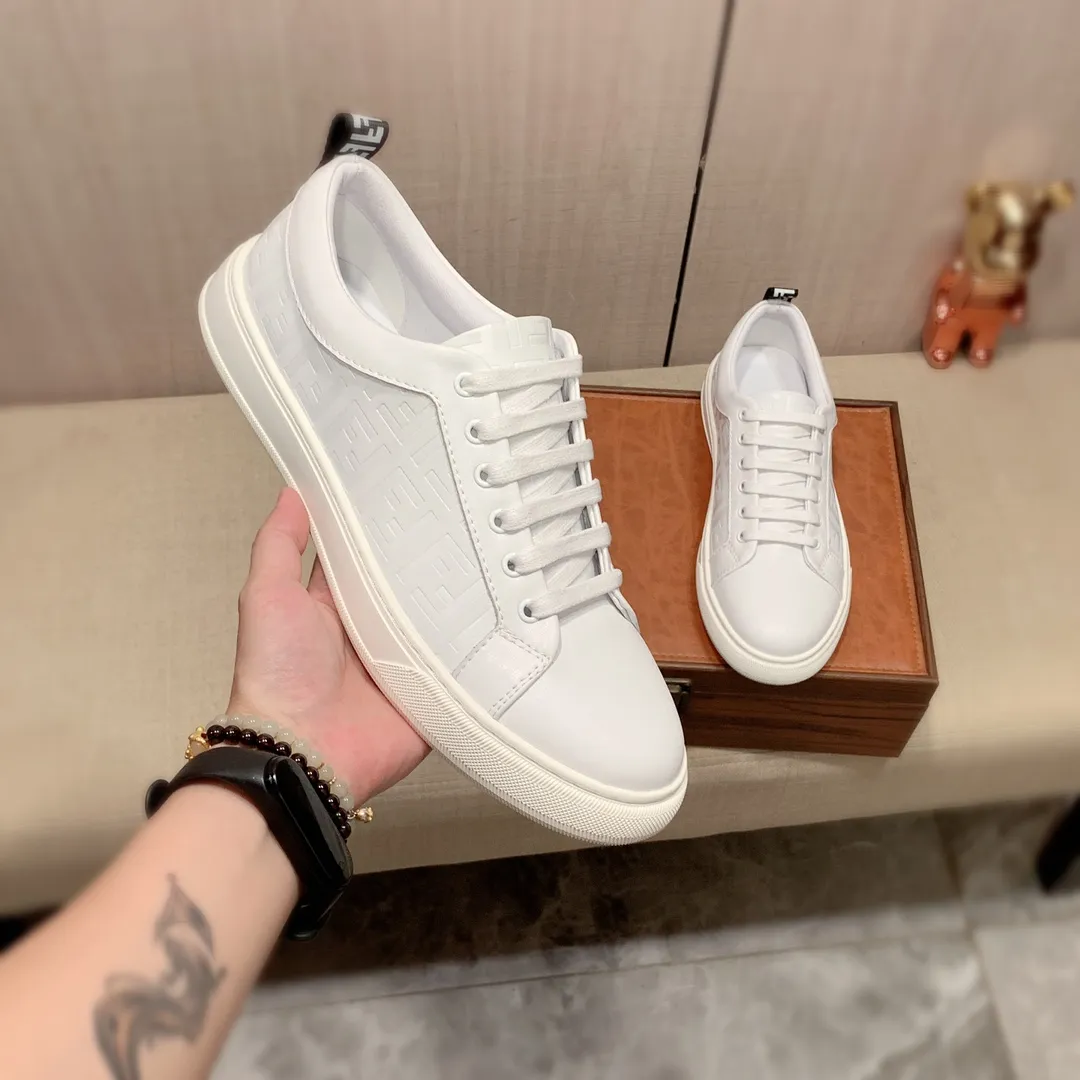 新款🎩🎩[闪电][闪电]工厂价200 《 芬迪FENDI* 》 最新&bull;爆款休闲鞋，顶端品牌[勾引]奢侈～代购，顶级～质量。[强]鞋面選用进口透气牛皮搭配材质➕透气羊皮内里（&bull;）精细做工。原版个性时尚柔软橡膠耐磨防滑大底，上脚轻巧舒适，实物拍摄🎬實物更好看，码数: 38-44。2️⃣色入选