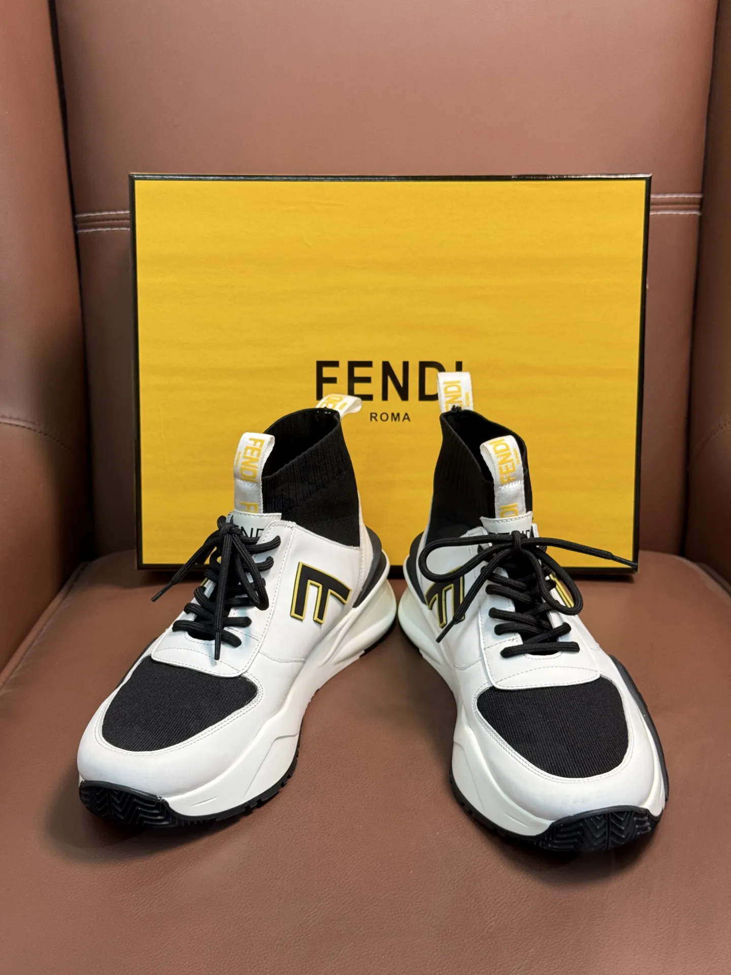💰420¥•新品••【FENDI】芬迪 男生休闲运动鞋!顶级原版货 match高帮运动鞋靴! 顶级代购高端好货。原版进口小牛皮 反毛拼接十【毛巾里】垫脚、原版大底! Size:39 4041424344(3845订做)