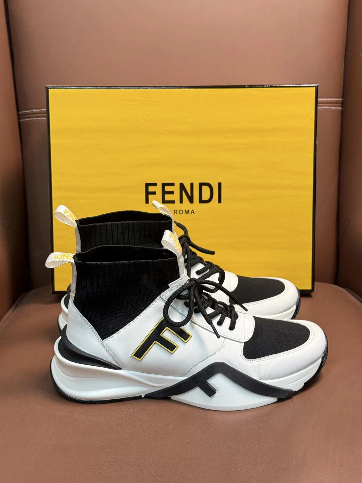 💰420¥•新品••【FENDI】芬迪 男生休闲运动鞋!顶级原版货 match高帮运动鞋靴! 顶级代购高端好货。原版进口小牛皮 反毛拼接十【毛巾里】垫脚、原版大底! Size:39 4041424344(3845订做)