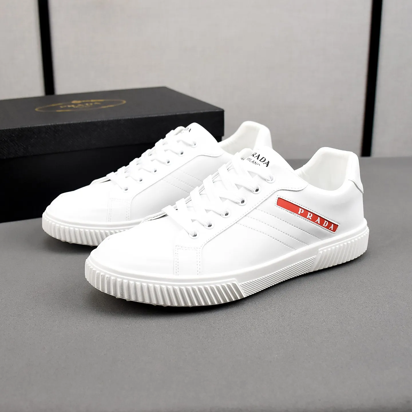 PP210👟👟👟Prada引爆全场!不断创新的国际品牌普拉达 此款男士休闲鞋,原版版本,专柜一比一牛皮材质,皮垫脚➕橡胶防滑大底,透气舒适以质量说话👄38-44