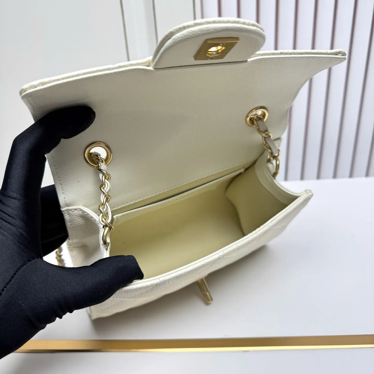 P190 Chanel 26c最新CF 经典菱格口盖包 饰以精致经典链子,润饰手袋,脱颖而出,演绎永恒♾️优雅 19x13x7cm:19x13x7cm 款号:6326