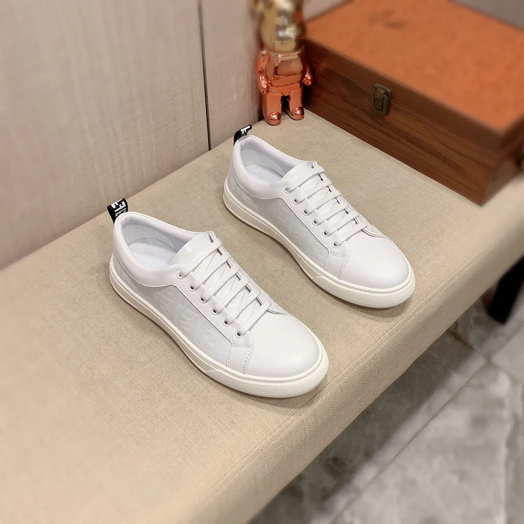 新款🎩🎩[闪电][闪电]工厂价200 《 芬迪FENDI* 》 最新&bull;爆款休闲鞋，顶端品牌[勾引]奢侈～代购，顶级～质量。[强]鞋面選用进口透气牛皮搭配材质➕透气羊皮内里（&bull;）精细做工。原版个性时尚柔软橡膠耐磨防滑大底，上脚轻巧舒适，实物拍摄🎬實物更好看，码数: 38-44。2️⃣色入选