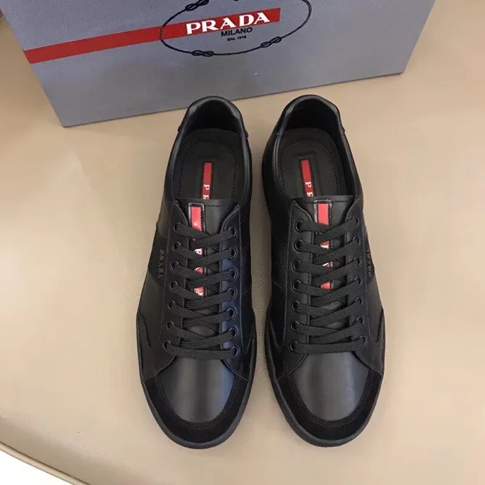 P200元 Size：38-45 Prada 普拉达2021春夏款男士真皮运动鞋，市面最高版本 、欢迎任意对比🆚！原版皮料质感极佳，超上档次！意大利进口胎羊内里，可拆式垫！奢华用料、精细做工，极力推荐入手！