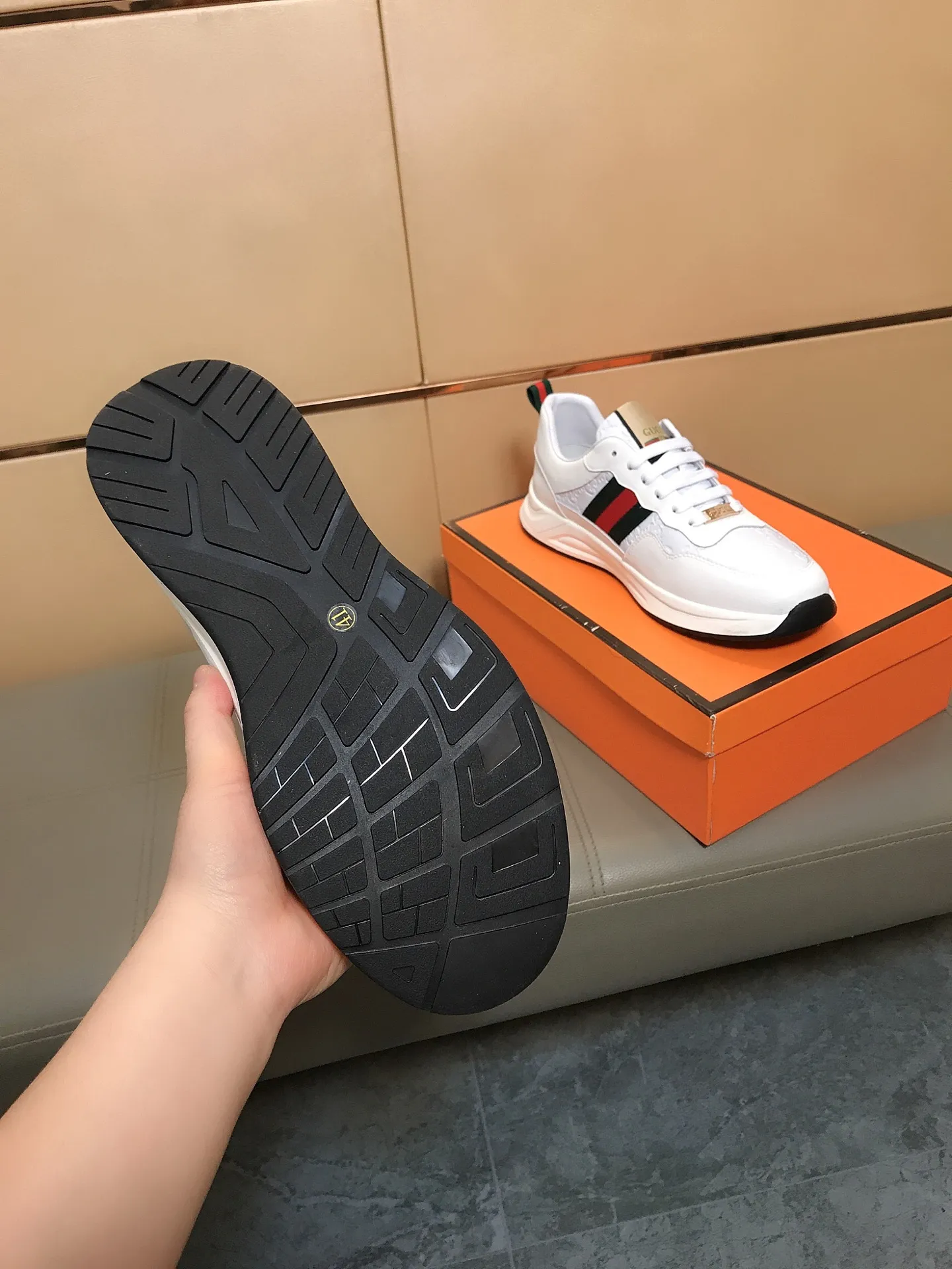 出厂价200 ⌚️⌚️【GUCCI】古奇男鞋休闲鞋绝对火爆🔥潮男的极致搭配单品!超质感魅力挡不住,主推款,鞋面选用优质牛皮压花,羊皮垫脚, 耐磨橡胶底,高贵典雅!舒适度爆棚🎁🎁想怎么帅就怎么帅💪 码数:38-44码!
