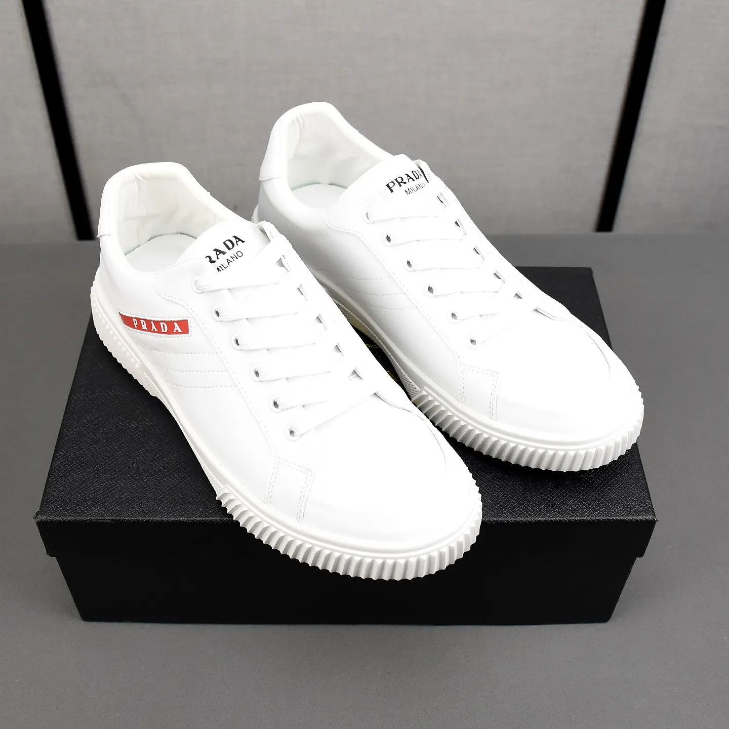 PP210👟👟👟Prada引爆全场！不断创新的国际品牌普拉达 此款男士休闲鞋，原版版本，专柜一比一牛皮材质，皮垫脚➕橡胶防滑大底，透气舒适以质量说话👄38-44