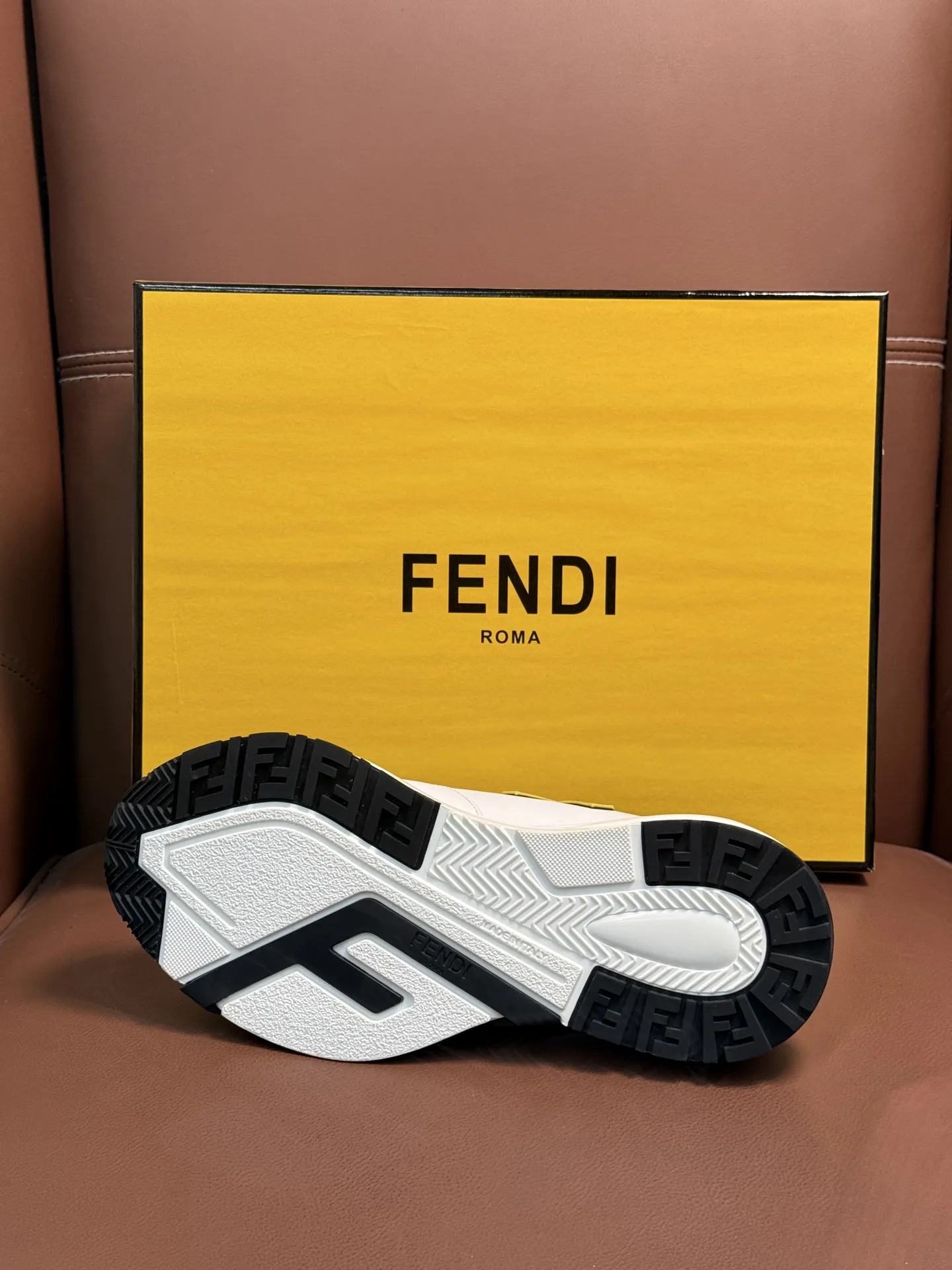 💰420¥•新品••【FENDI】芬迪 男生休闲运动鞋!顶级原版货 match高帮运动鞋靴! 顶级代购高端好货。原版进口小牛皮 反毛拼接十【毛巾里】垫脚、原版大底! Size:39 4041424344(3845订做)