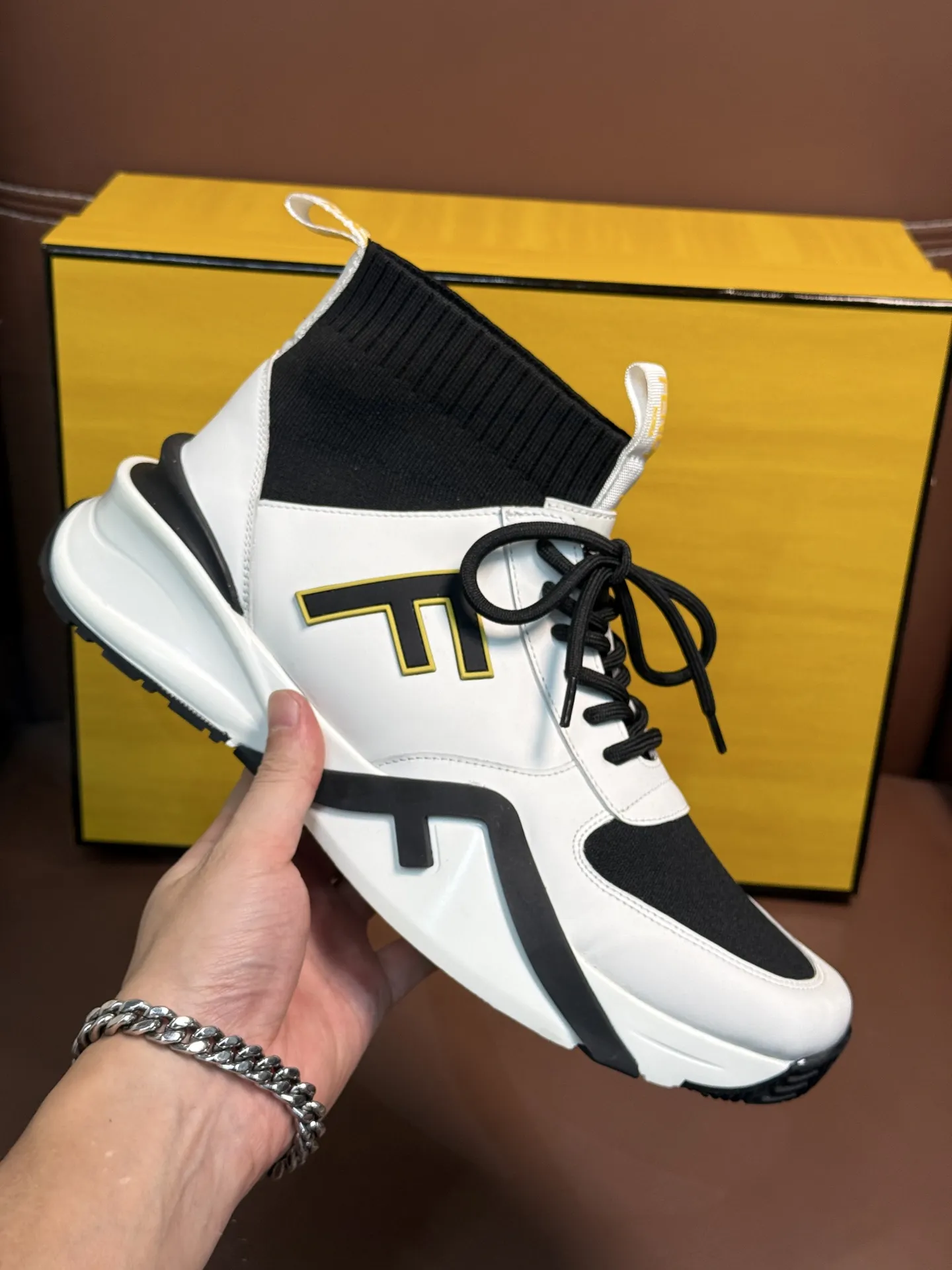 💰420¥•新品••【FENDI】芬迪 男生休闲运动鞋!顶级原版货 match高帮运动鞋靴! 顶级代购高端好货。原版进口小牛皮 反毛拼接十【毛巾里】垫脚、原版大底! Size:39 4041424344(3845订做)