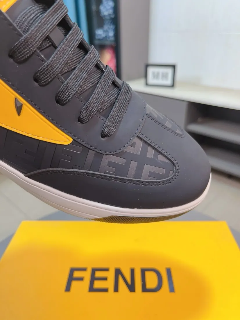 出厂价230🌹🌹【fendi 芬迪】：🔝男鞋高端品牌：高帮系系：官网1：1最新力作：鞋面采用品牌布料配进口牛皮工艺，➕🐑羊皮里制作👍让行走更加便捷舒适，惊世之作，与官方的质量相比美的1：1复刻[色]！打造时尚个性衬托你的与众不同！潮男必备! 🔥码数：38-44。