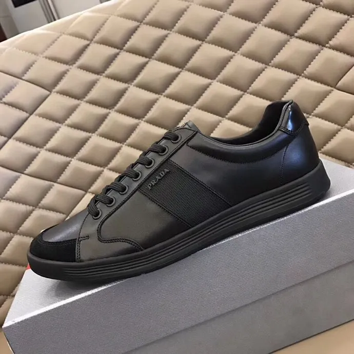P200元 Size:38-45 Prada 普拉达2021春夏款男士真皮运动鞋,市面最高版本 、欢迎任意对比🆚!原版皮料质感极佳,超上档次!意大利进口胎羊内里,可拆式垫!奢华用料、精细做工,极力推荐入手!