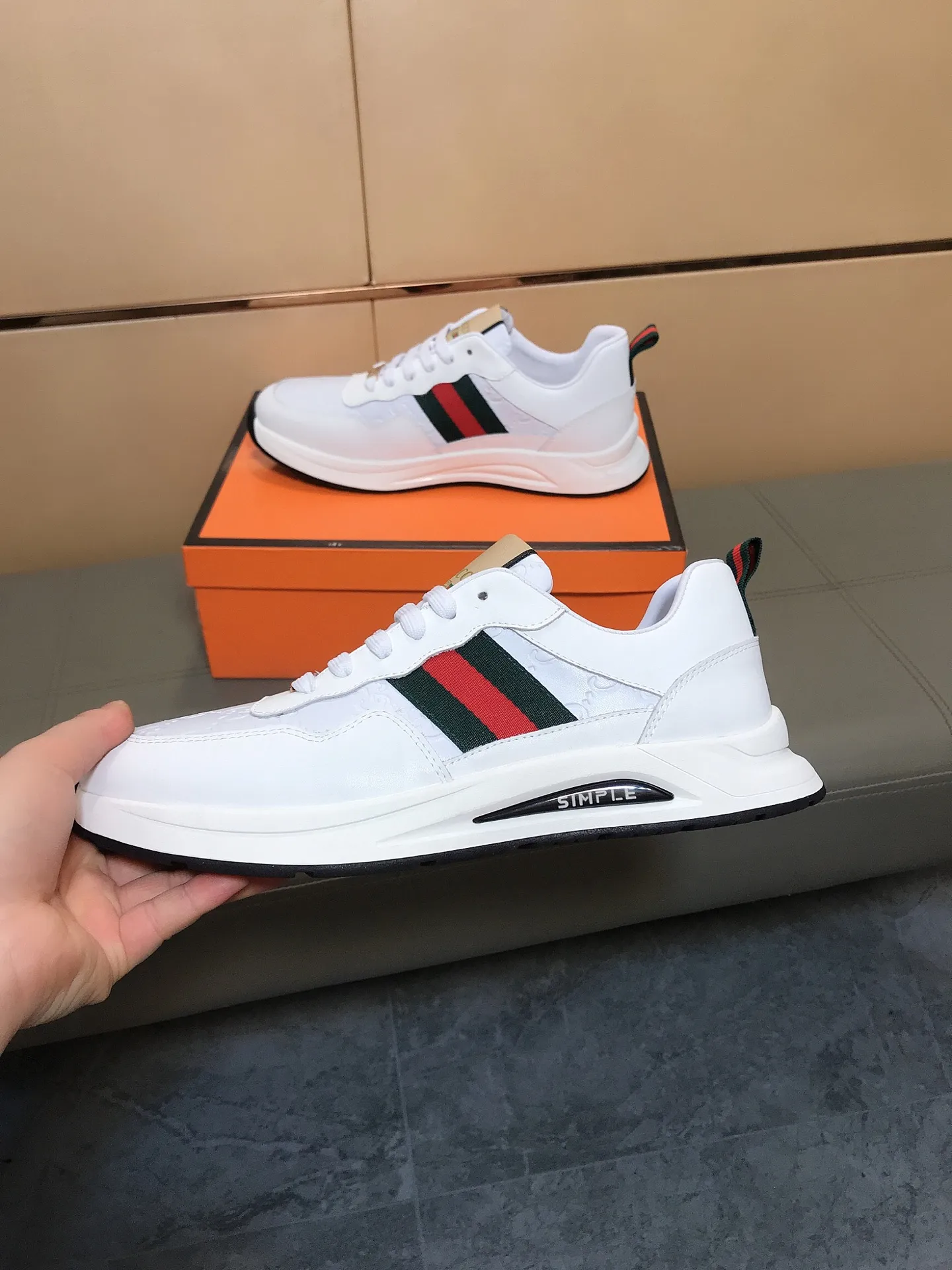 出厂价200 ⌚️⌚️【GUCCI】古奇男鞋休闲鞋绝对火爆🔥潮男的极致搭配单品!超质感魅力挡不住,主推款,鞋面选用优质牛皮压花,羊皮垫脚, 耐磨橡胶底,高贵典雅!舒适度爆棚🎁🎁想怎么帅就怎么帅💪 码数:38-44码!