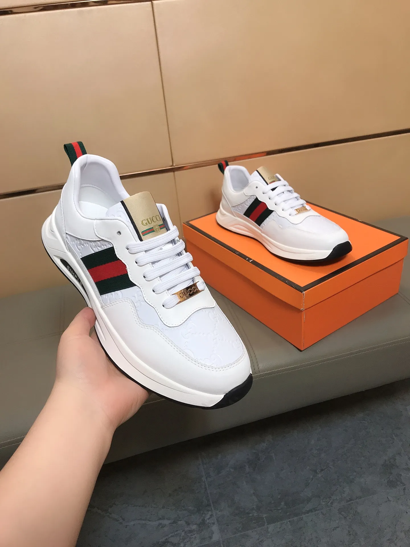 出厂价200 ⌚️⌚️【GUCCI】古奇男鞋休闲鞋绝对火爆🔥潮男的极致搭配单品!超质感魅力挡不住,主推款,鞋面选用优质牛皮压花,羊皮垫脚, 耐磨橡胶底,高贵典雅!舒适度爆棚🎁🎁想怎么帅就怎么帅💪 码数:38-44码!