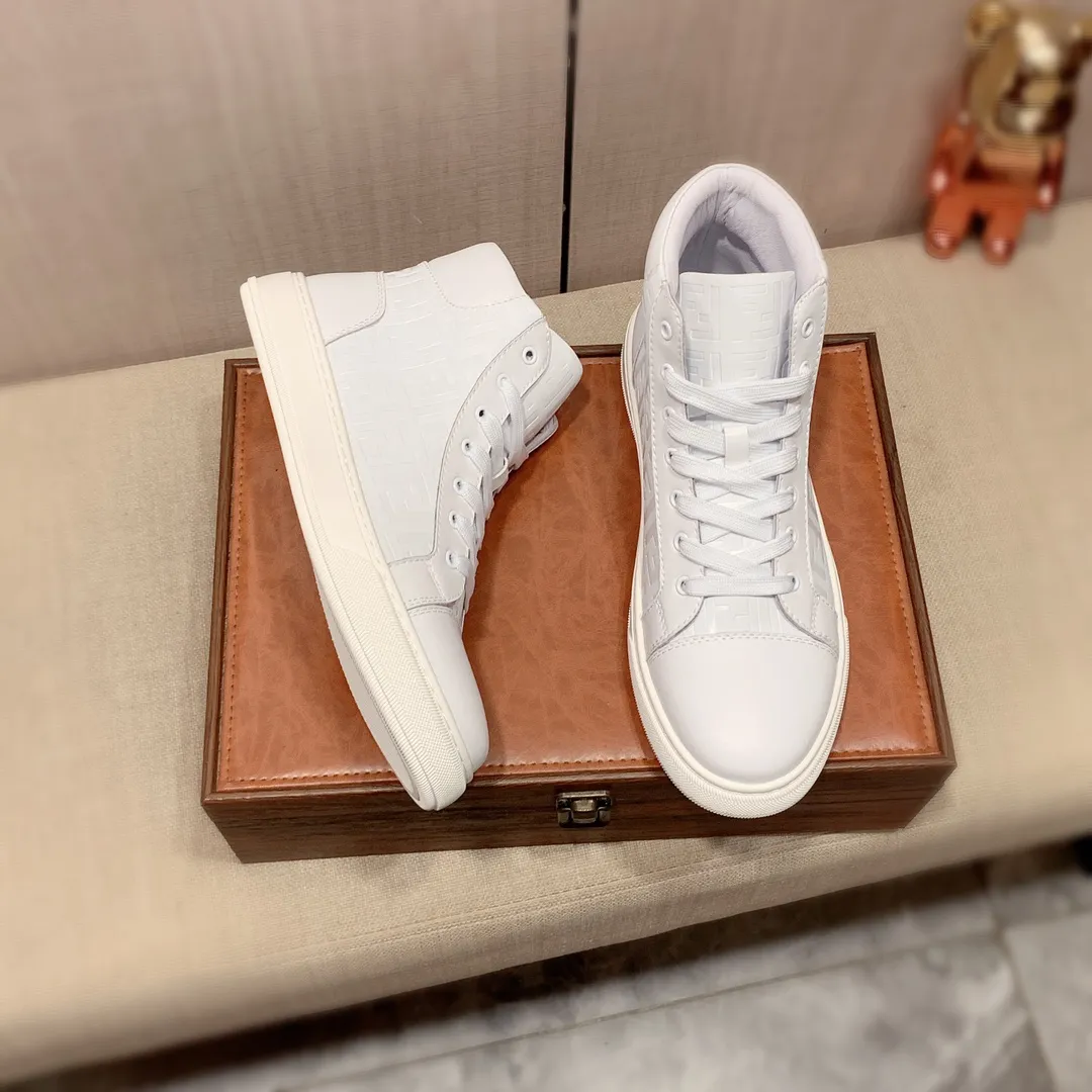 高帮新款🎩🎩[闪电][闪电] 工厂价220《 芬迪FENDI* 》 最新&bull;爆款休闲鞋，顶端品牌[勾引]奢侈～代购，顶级～质量。[强]鞋面選用进口透气牛皮搭配材质➕透气羊皮内里（&bull;）精细做工。原版个性时尚柔软橡膠耐磨防滑大底，上脚轻巧舒适，实物拍摄🎬實物更好看，码数: 38-44。2️⃣色入选