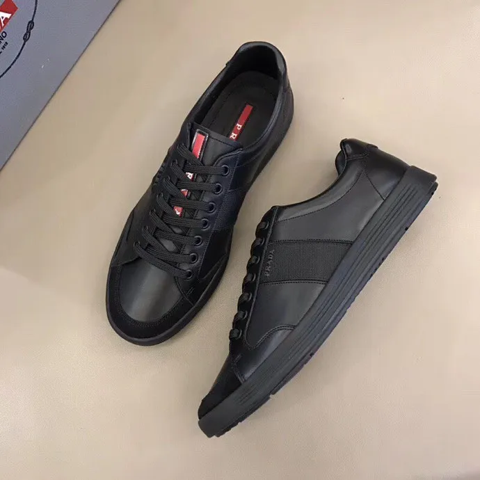 P200元 Size：38-45 Prada 普拉达2021春夏款男士真皮运动鞋，市面最高版本 、欢迎任意对比🆚！原版皮料质感极佳，超上档次！意大利进口胎羊内里，可拆式垫！奢华用料、精细做工，极力推荐入手！
