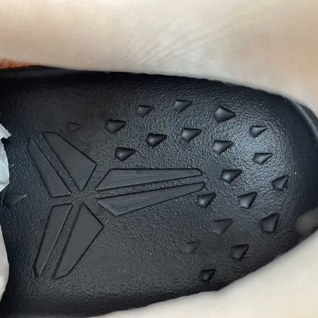 💰US$51 Nike Kobe HQ3138-800 Size 39 40 40.5 41 42 42.5 43 44 44.5 45 46 47.5