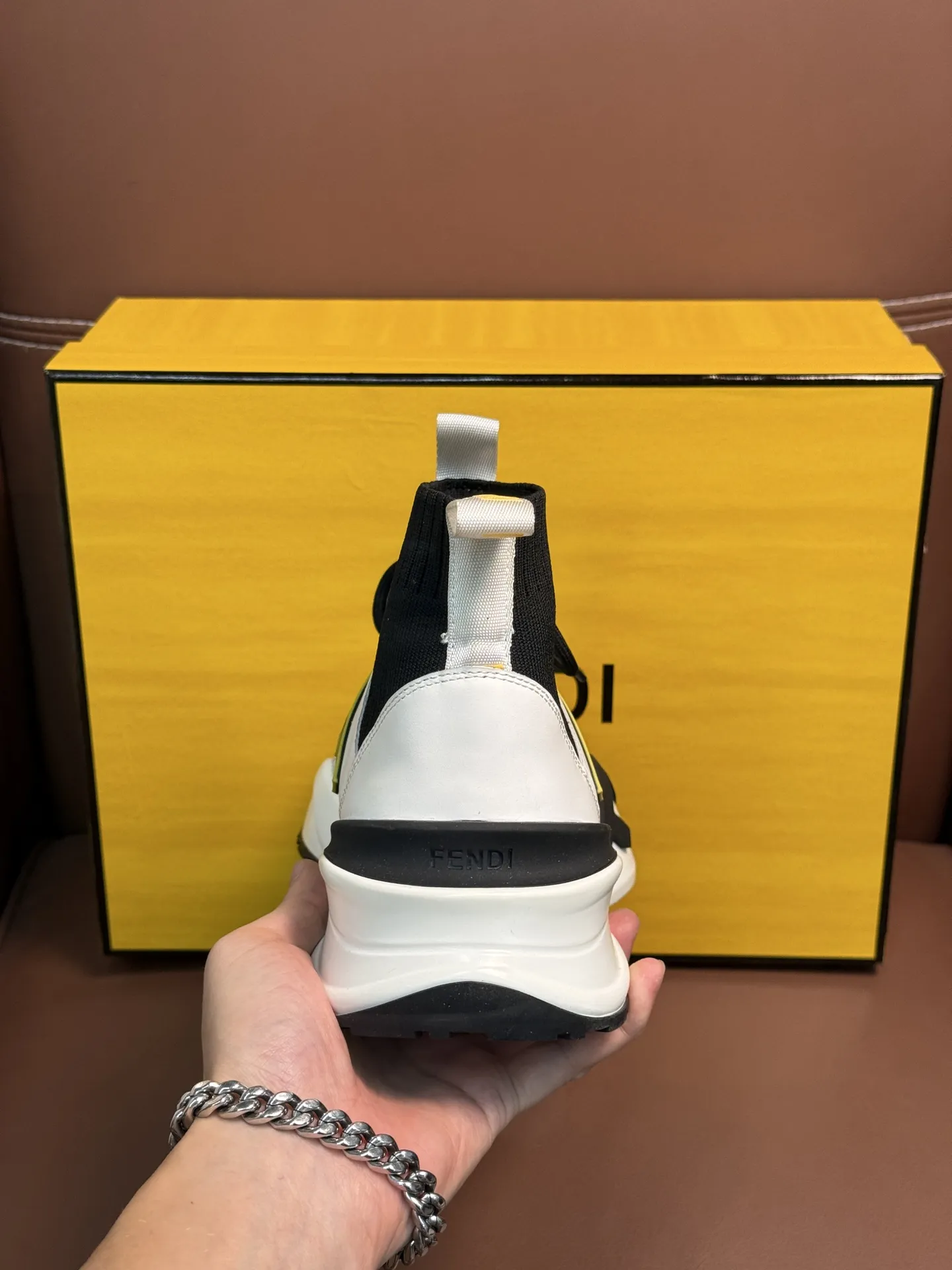 💰420&yen;&bull;新品&bull;&bull;【FENDI】芬迪 男生休闲运动鞋！顶级原版货 match高帮运动鞋靴！ 顶级代购高端好货。原版进口小牛皮 反毛拼接十【毛巾里】垫脚、原版大底！ Size:39 4041424344（3845订做）