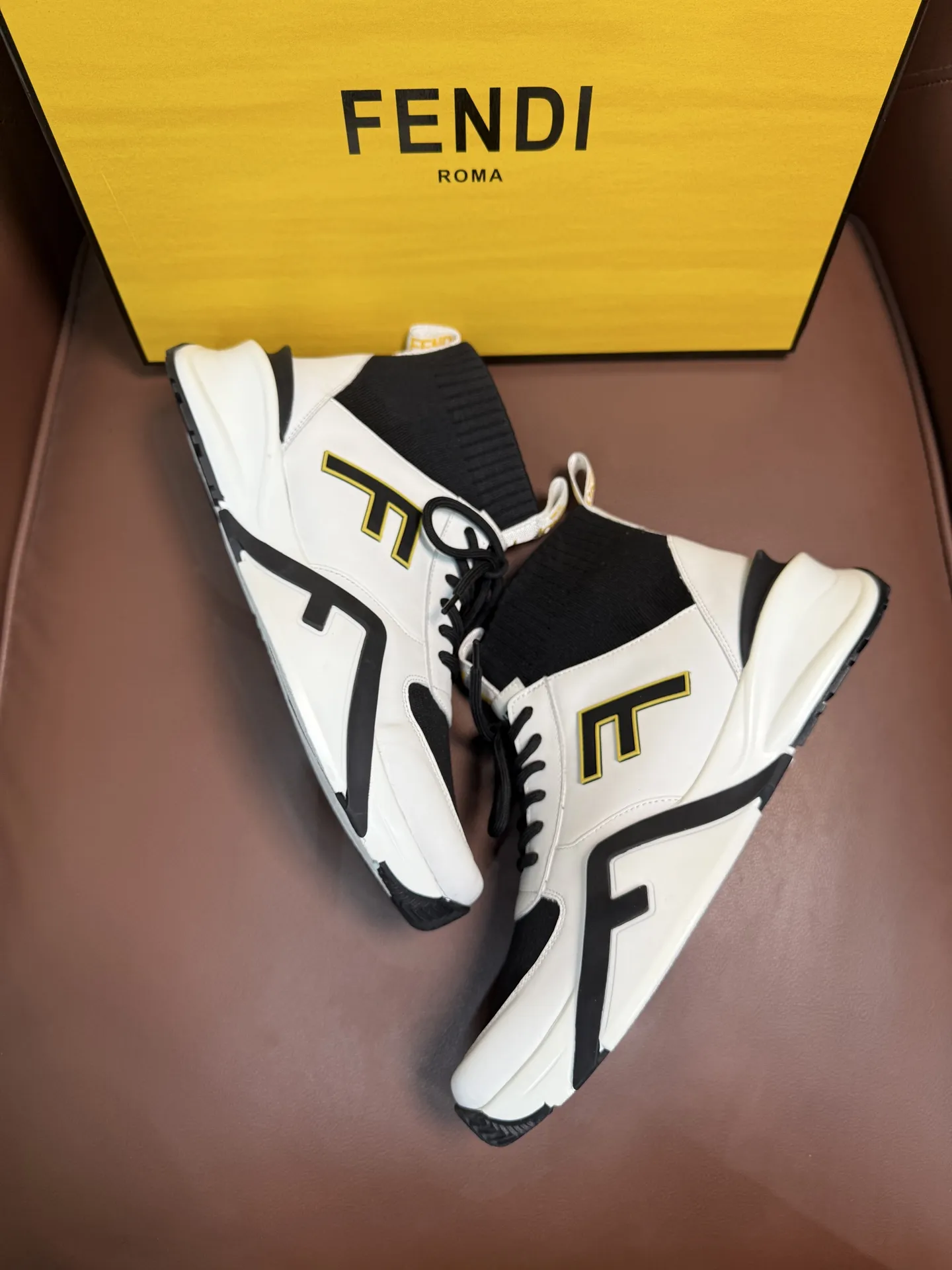 💰420¥•新品••【FENDI】芬迪 男生休闲运动鞋!顶级原版货 match高帮运动鞋靴! 顶级代购高端好货。原版进口小牛皮 反毛拼接十【毛巾里】垫脚、原版大底! Size:39 4041424344(3845订做)