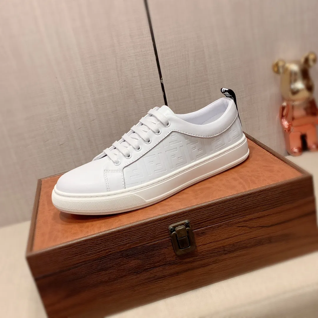 新款🎩🎩[闪电][闪电]工厂价200 《 芬迪FENDI* 》 最新&bull;爆款休闲鞋，顶端品牌[勾引]奢侈～代购，顶级～质量。[强]鞋面選用进口透气牛皮搭配材质➕透气羊皮内里（&bull;）精细做工。原版个性时尚柔软橡膠耐磨防滑大底，上脚轻巧舒适，实物拍摄🎬實物更好看，码数: 38-44。2️⃣色入选