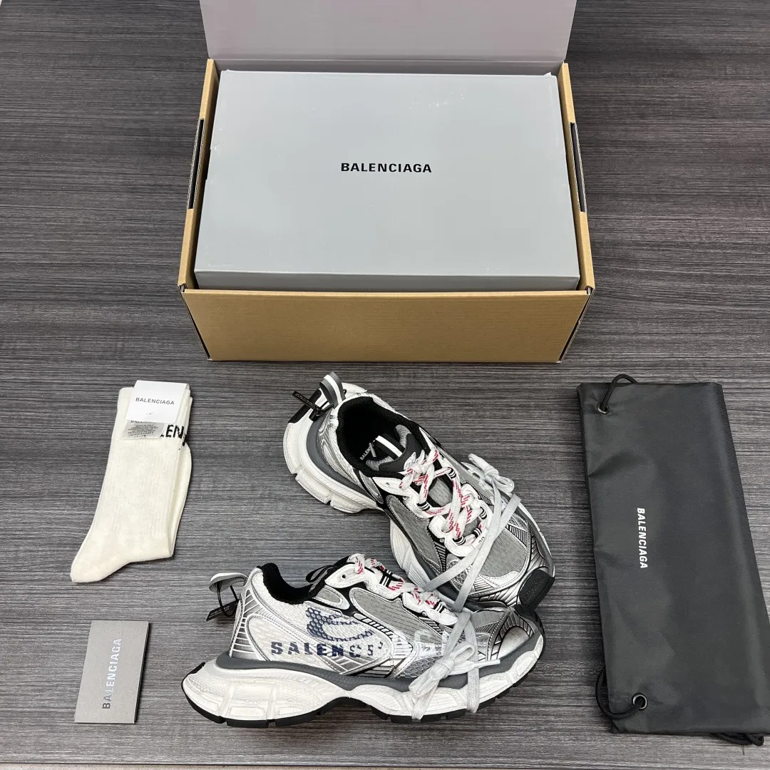 💰420 纯原版本Balenciaga Phantom Sneaker 巴黎世家全新做旧3XL3D打印 做旧潮流跑鞋 在延续 Track Trainer 户外轮廓和复杂鞋面结构的同时，新版本在后跟位置增加了透明带的部件，侧面印有巴黎世家最新logo图案 整鞋看起来更加复古。 包装:全套原版包装加固飞机盒包装！ 码数:35-46码(偏大一码 穿42拍41码)