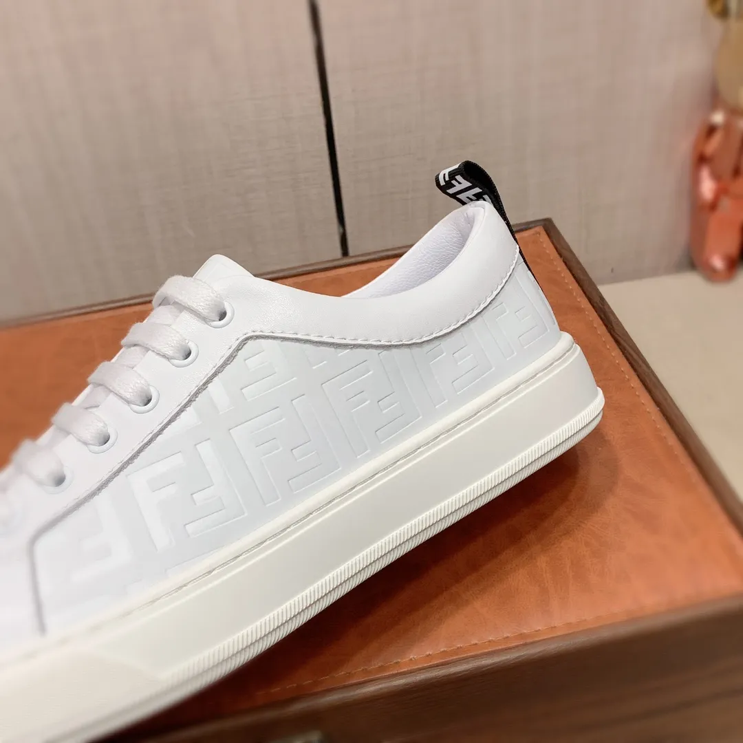 新款🎩🎩[闪电][闪电]工厂价200 《 芬迪FENDI* 》 最新&bull;爆款休闲鞋，顶端品牌[勾引]奢侈～代购，顶级～质量。[强]鞋面選用进口透气牛皮搭配材质➕透气羊皮内里（&bull;）精细做工。原版个性时尚柔软橡膠耐磨防滑大底，上脚轻巧舒适，实物拍摄🎬實物更好看，码数: 38-44。2️⃣色入选