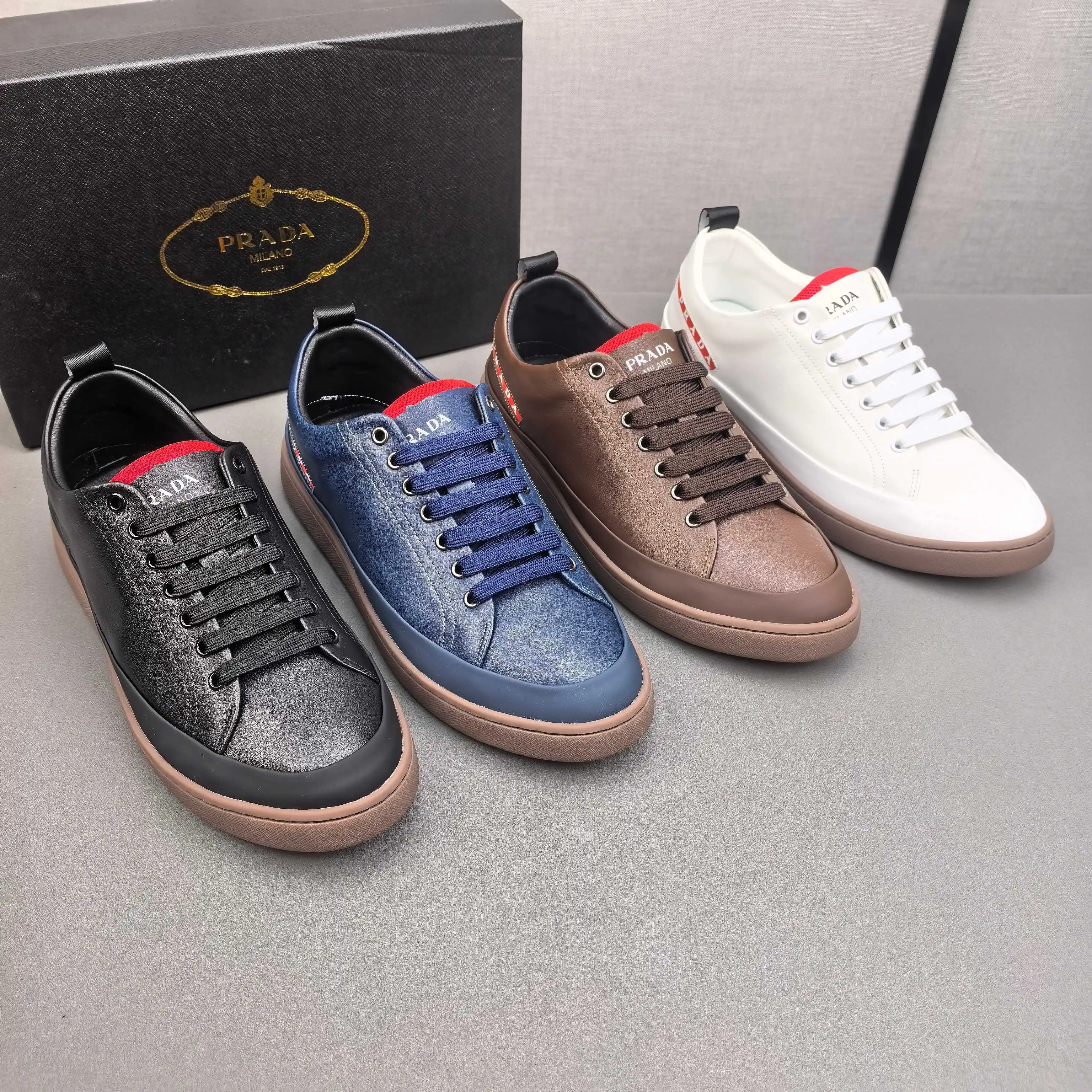 PP220👟👟👟Prada引爆全场！不断创新的国际品牌普拉达 此款男士休闲鞋，原版版本，专柜一比一牛皮材质，皮垫脚➕橡胶防滑大底，透气舒适以质量说话👄38-44