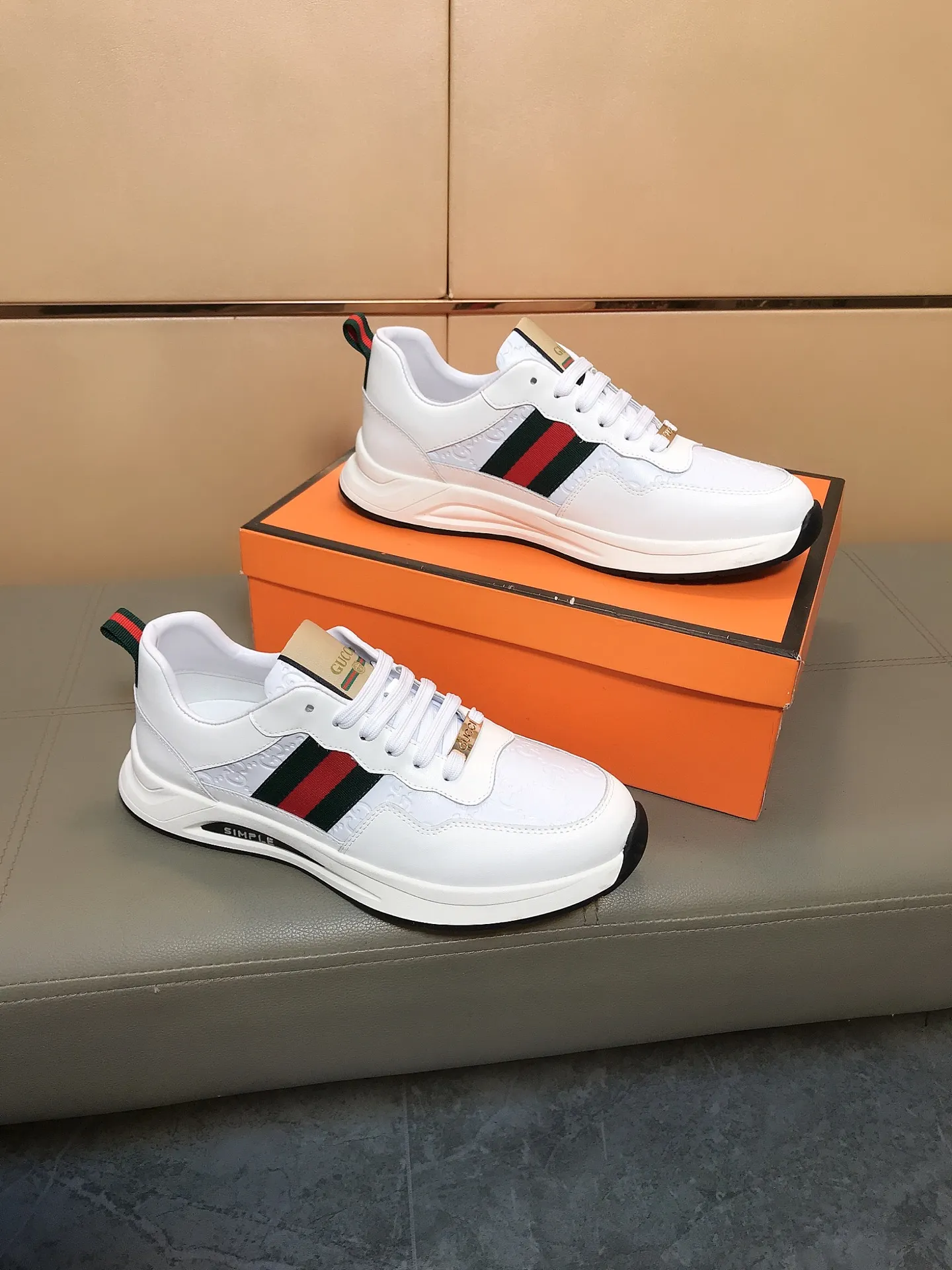 出厂价200 ⌚️⌚️【GUCCI】古奇男鞋休闲鞋绝对火爆🔥潮男的极致搭配单品!超质感魅力挡不住,主推款,鞋面选用优质牛皮压花,羊皮垫脚, 耐磨橡胶底,高贵典雅!舒适度爆棚🎁🎁想怎么帅就怎么帅💪 码数:38-44码!